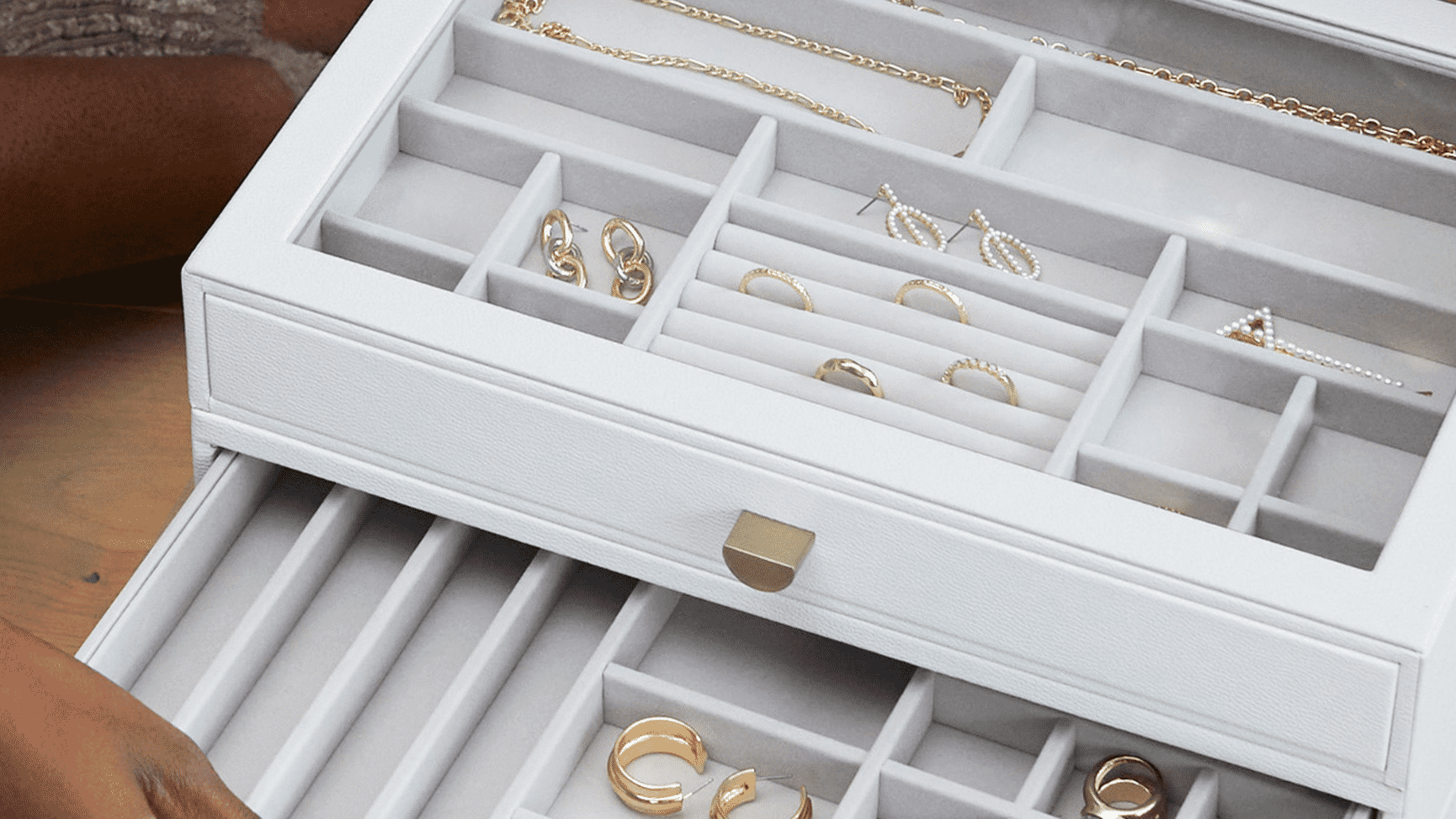 How to Organise Your Jewellery Collection to Keep It Beautifully Displayed And Tangle-Free